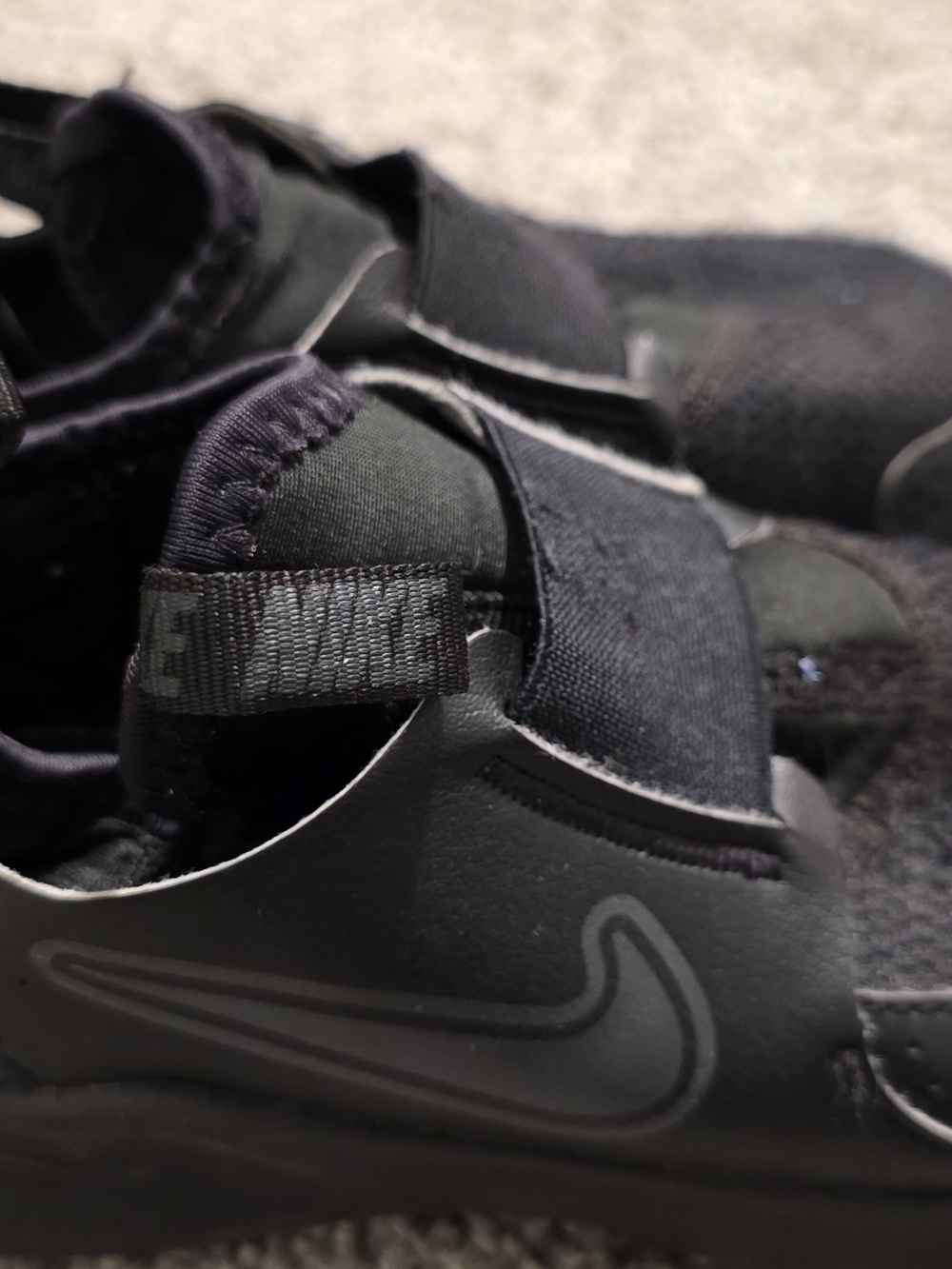 Nike Kids Black Hook-and-Loop Slip-On Sneakers